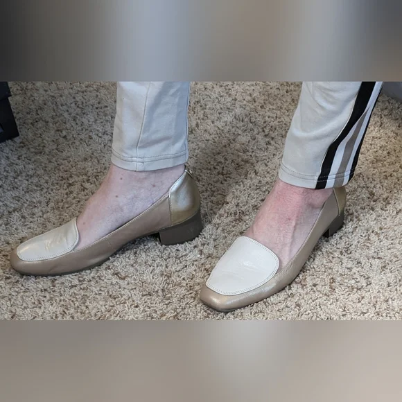 Anne Klein Daneen cream and two-tone gold Leather Loafer Shoe Low Heel Sz 9 - Picture 5 of 7